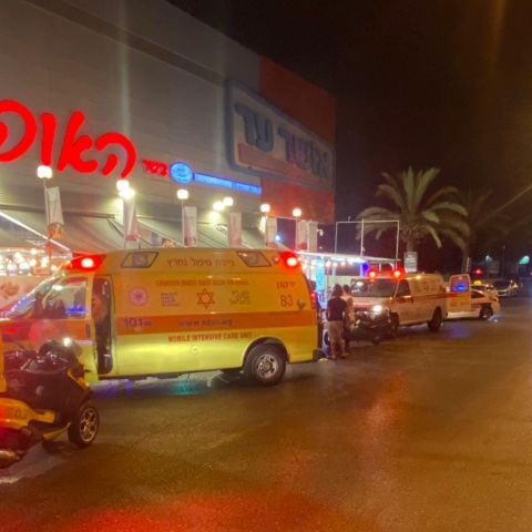 בן 20 נדקר הלילה במסיבה ברח' שוולב באזור התעשייה סגולה - חדשות בפתח תקווה
