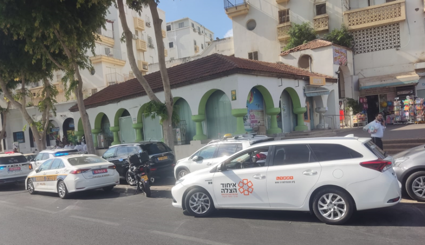 2 חשודים תקפו מאבטח בסופרמקט שדדו את אקדחו ונמלטו (וידיאו) - חדשות בפתח תקווה