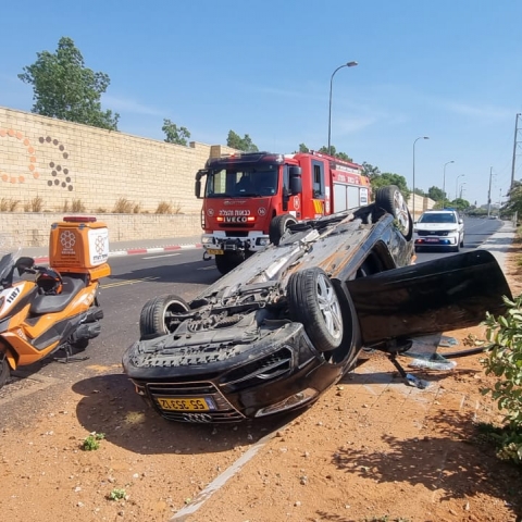 בן 18 נפצע לאחר שהתהפך עם רכבו - חדשות בפתח תקווה
