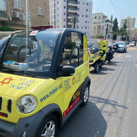 צעיר  נדקר בראשו סמוך לחנות ירקות ברח' אברבנאל - חדשות בפתח תקווה