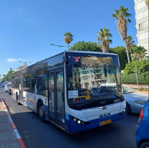 בחר קו אוטובוס לא נכון כדי להטריד בחורה צעירה ולשווק לה את איבר מינו - חדשות בפתח תקווה