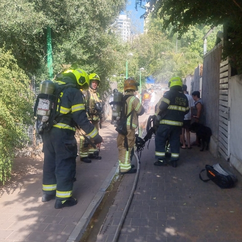 3 נפגעים בשריפה בדירה כתוצאה מסוללת ליתיום של אופניים חשמליים שהתלקחה - חדשות בפתח תקווה