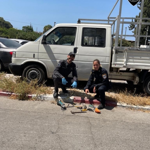 בתום מרדף נלכד נהג חשוד בתל אביב, המשטרה בדקה והסתבר כי ערב קודם היה מעורב בפריצה בפתח תקווה - חדשות בפתח תקווה