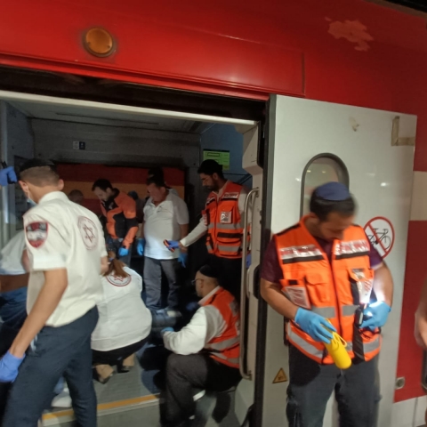 פארקור - צעיר זינק על גג קרון רכבת והתחשמל - חדשות בפתח תקווה