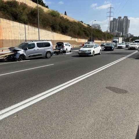 2 נהגים נפצעו בתאונת דרכים בכביש 471 סמוך לפתח תקווה - חדשות בפתח תקווה