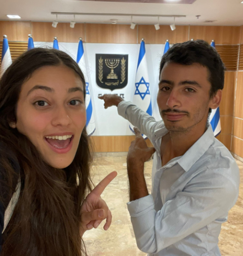 מתנצל בפני הדר מוכתר ותוקף אותה על השקרים והפשקווילים שתלתה בפתח תקווה - חדשות בפתח תקווה