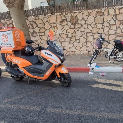 רוכב אופניים נפצע בינוני במהלך רכיבה ברח' פינס - תחבורה בפתח תקווה