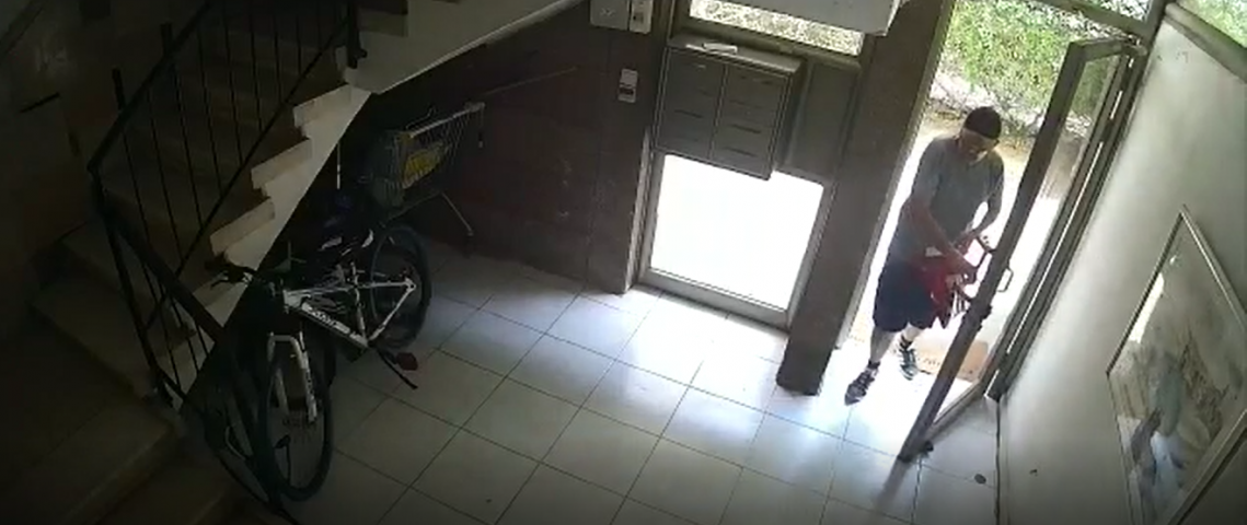 מי גנב לנער את האופניים שקנה בכסף שחסך? (וידיאו) - חדשות בפתח תקווה