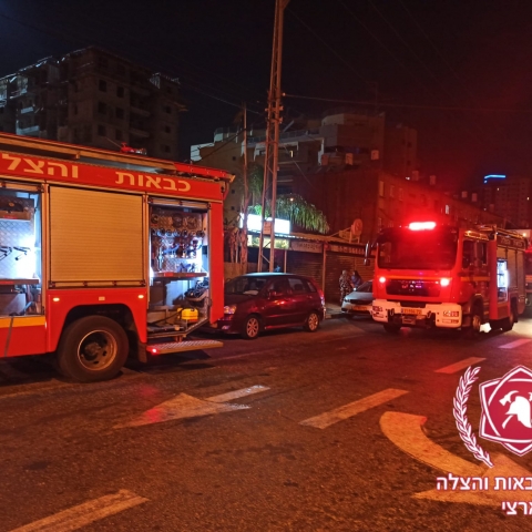 שריפה פרצה בבניין מגורים ברח' קרול - חדשות בפתח תקווה