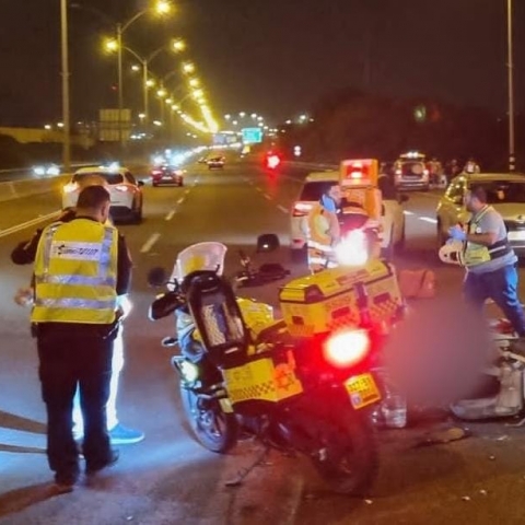 רוכב אופנוע נהרג מפגיעת רכב בכביש 471 סמוך למחלף שעריה - חדשות בפתח תקווה