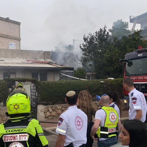  הרוג בשריפה בבית פרטי בפתח תקווה (וידיאו) - חדשות בפתח תקווה