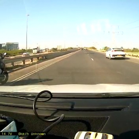 תאונה דרכים בצומת קסם - רוכב האופנוע פונה לבית החולים (וידיאו) - חדשות בפתח תקווה
