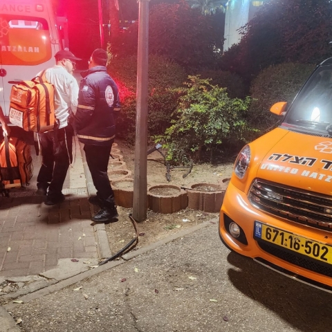 נער כבן 15 מעד ונפל מחלון פנימייה לחצר - חדשות בפתח תקווה
