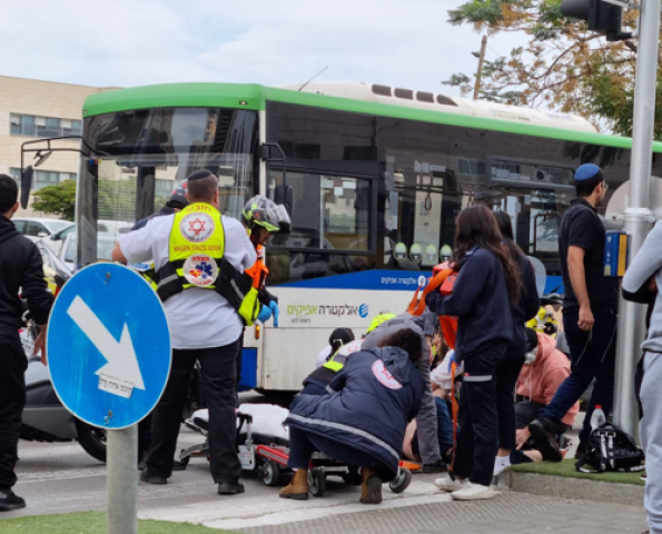 הולך רגל נפצע קשה מפגיעת רכב ברח' גיסין בפתח תקווה - חדשות בפתח תקווה