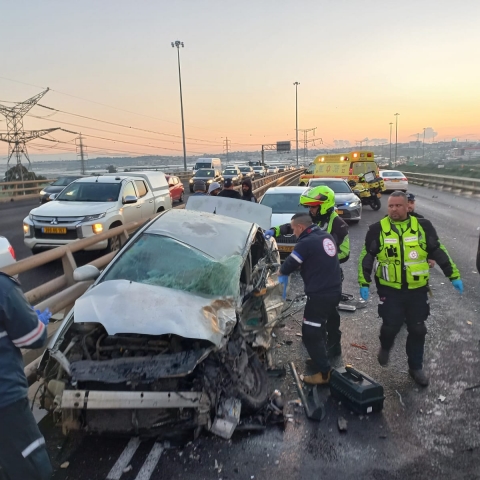 מרדף אחרי גנבי רכב הוביל לתאונה שבה נפצעו: 4 פצועים, בהם 2 קשה (וידיאו) - חדשות בפתח תקווה