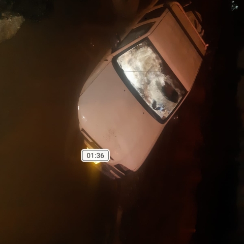 צפו: נהג נלכד ברכבו בהצפה באזור ירקונים סמוך לפתח תקווה (וידיאו) - חדשות בפתח תקווה