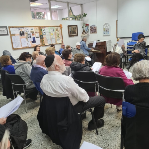 התכנסות בשלוחת "עמך" בערב יום השואה הבינלאומי - קהילות בפתח תקווה