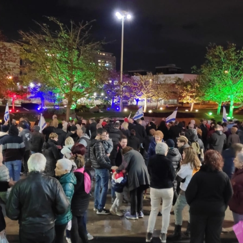 ההפגנות נגד המהפיכה המשפטית הגיעו גם לפתח תקוה, למקום שממנו החלו – כיכר גורן (וידיאו) - חדשות בפתח תקווה