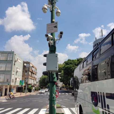 זהירות. פתח תקווה תרושת במצלמות אכיפה ואבטחה בנת"צים (נתיבי תחבורה ציבורית) - תחבורה בפתח תקווה