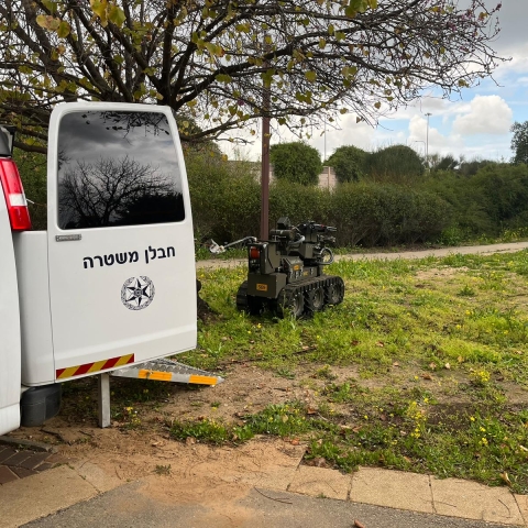 מטען חבלה ונשק הוסתרו בגן ציבורי - חדשות בפתח תקווה