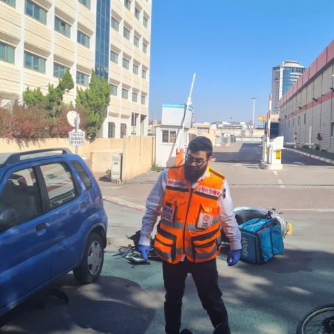 רוכב קטנוע (משלוחן) נפצע באורח בינוני ברח' הסיבים בפתח תקווה - חדשות בפתח תקווה
