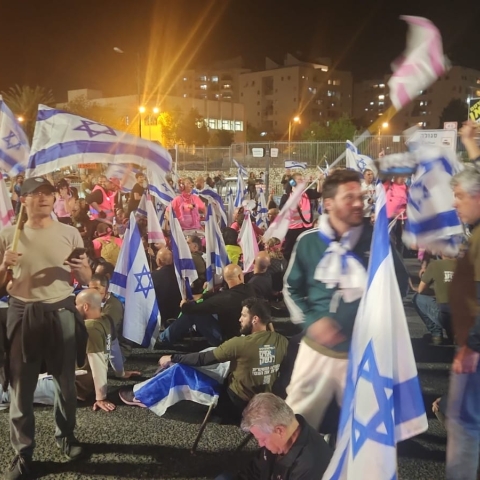 הוציא אקדח ואיים על 3 מפגינים בהם לוחם ימ"מ לשעבר - חדשות בפתח תקווה