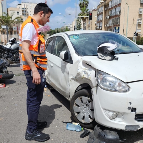 רוכב קטנוע נפצע בינוני בתאונה ברחוב  כץ פינת פינס בפתח תקווה - חדשות בפתח תקווה