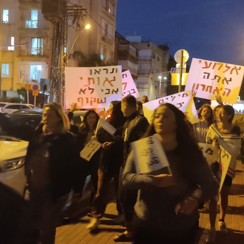 "הילדה חתכה את הורידים ואמרה לי שהיא מיותרת" והילד? "התקשרו להגיד לנו שהוא קופץ מהגדר" - חינוך בפתח תקווה