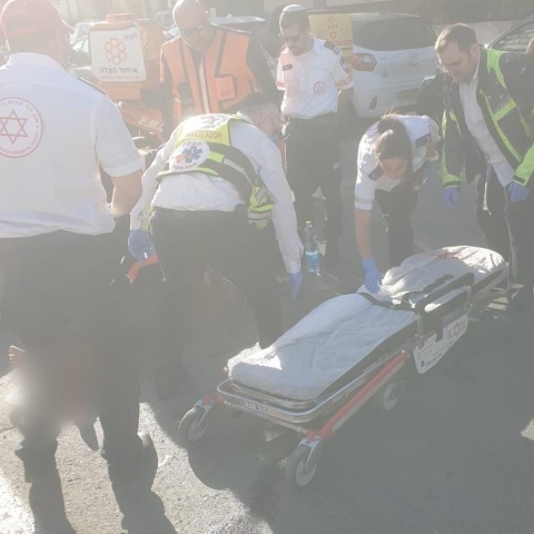 הולכת רגל שנפגעה מרכב ברח' ההסתדרות בפתח תקווה - חדשות בפתח תקווה