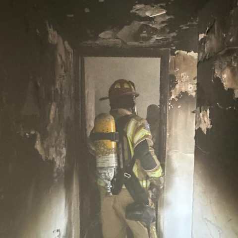 פצוע בינוני בשריפה בדירה ברח' ליבריכט, תקרת הדירה קרסה - חדשות בפתח תקווה