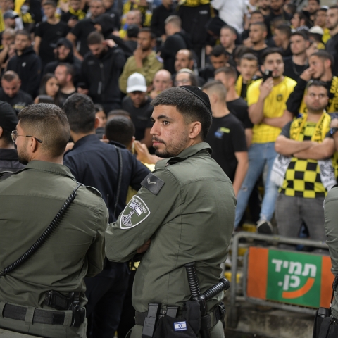 התפרעויות במשחק אמש בפ"ת: 2 אוהדי בית"ר נעצרו בגין עבירות אלימות ואוהד סכנין נעצר לאחר שהתפרץ למגרש - חדשות בפתח תקווה