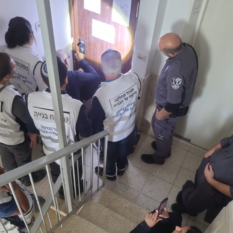 נחשפו 3 דירות שפוצלו ל-11 יחידות דיור ונהרס מבנה מסחרי שהוצב שלא כחוק במרכז העיר - חדשות בפתח תקווה