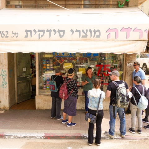 מאחורי העסקים הקטנים והוותיקים של פתח תקווה ישנם סיפורים גדולים - חדשות בפתח תקווה
