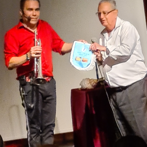 בידור, חיקויים וחצוצרות באירוע התרבות של וותיקי ההגנה בפתח תקווה - קהילות בפתח תקווה