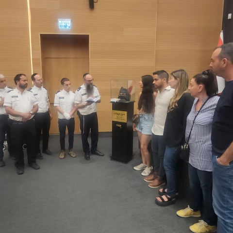 נחנכה עמדת הנחת תפילין לזכרו של יחזקאל (חזי) צבי רויטקוף ז״ל, שנהרג בתאונת אופנוע - קהילות בפתח תקווה