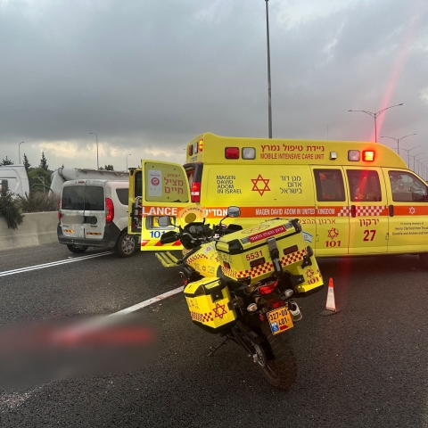 הולך רגל נהרג בכביש 6 סמוך למחלף ראשונים, נהג הרכב הפוגע עוכב לחקירה - חדשות בפתח תקווה