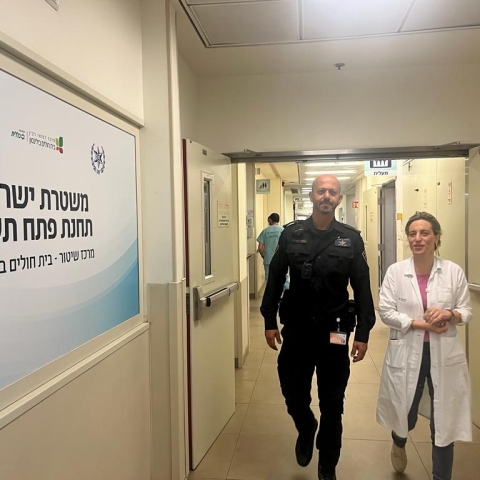 שוטר הוצב בכניסה לביה"ח בילינסון - בריאות בפתח תקווה