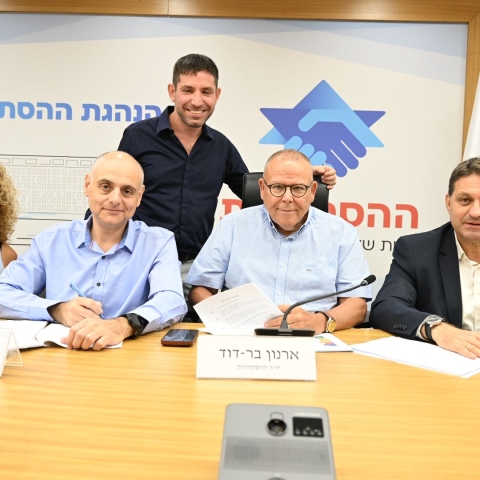 סייעות אאוט (out) - תומכות החינוך אין (in) - חינוך בפתח תקווה