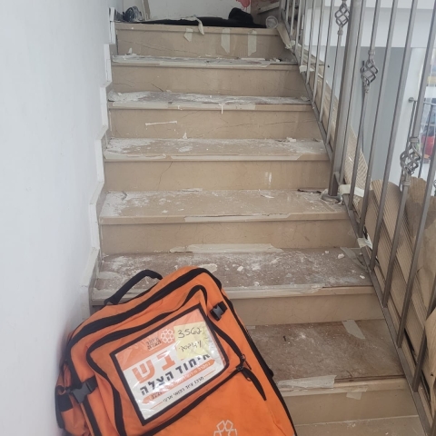 גבר נפל מגובה ונחבל בראשו - חדשות בפתח תקווה