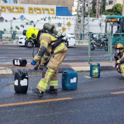 בשל שפך של חומרים מסוכנים: כביש 40 נסגר לתנועה מצומת גנים לצומת סגולה - חדשות בפתח תקווה