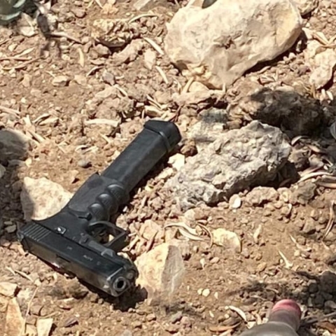 בתום מרדף, אחד החשודים על טרקטורון השליך אקדח ונעצר - חדשות בפתח תקווה