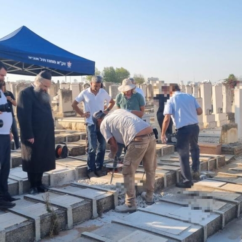 פרשת ילדי תימן: מתנדבי זק"א פתחו קבר תינוקת בבית עלמין סגולה - חדשות בפתח תקווה