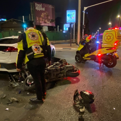  רוכב אופנוע נפצע הלילה קשה, הנהג חשוד בנהיגה בשכרות - חדשות בפתח תקווה