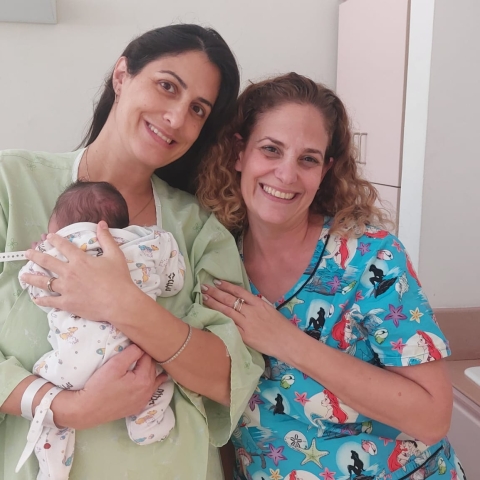 תחרות בין בתי החולים - מי התינוקת הראשונה שנולדה בשנה החדשה?    - בריאות בפתח תקווה