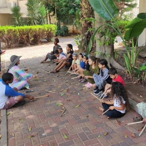 ממרכז הקליטה בשדרות – העולים החדשים הגיעו לפתח תקווה - חינוך בפתח תקווה