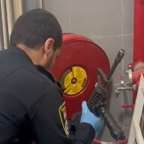 הוגש כתב אישום נגד תושב פ"ת שגנב נשק מאיש מילואים והחזיק את הנשק 3 ימים בחדר אשפה בעיר - חדשות בפתח תקווה