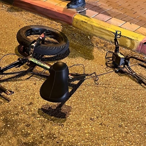 רוכב אופניים חשמליים בן 15 נהרג בתאונה קטלנית בכביש 40 בין נחלים לפתח תקווה - חדשות בפתח תקווה