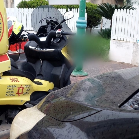 אישה בת 80 נפגעה בדרכה למרחב מוגן בפתח תקווה - חדשות בפתח תקווה