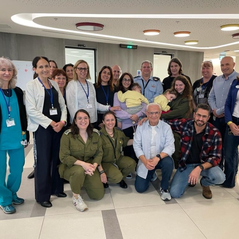 התאומות אמה ויולי קוניו בנות ה-3, יחד עם אמן שרון שוחררו מביה"ח שניידר - בריאות בפתח תקווה