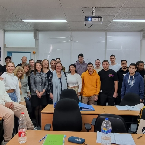  שרת החינוך הנוער והספורט של מדינת באדן וירטמברג גרמניה ביקרה בביה"ס עמל א' בפתח תקווה - חינוך בפתח תקווה